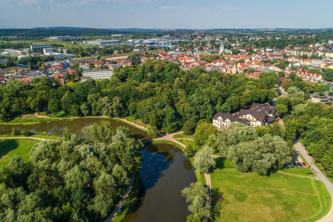 Dworek Skawinski Skawina Exteriör bild